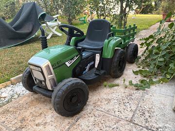 Trattore elettrico con rimorchio