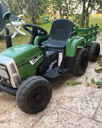 Trattore elettrico con rimorchio