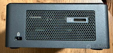 Mini PC Intel NUC8BEH