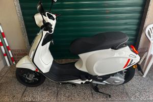 Vespa 125 sprint Bianco Completa di accessori