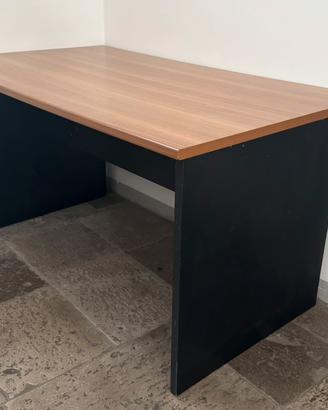 Scrivania in ferro e legno