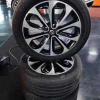 Tre gomme e cerchi usati estivi NISSAN