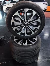Tre gomme e cerchi usati estivi NISSAN