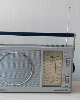 RADIO GRUNDIG CONCERT BOY 200