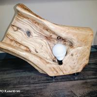 Lampada da tavolo in legno d' ulivo secolare
