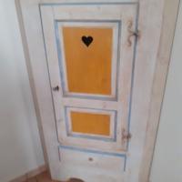 Mobile angolare artigianale