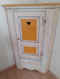 Mobile angolare artigianale