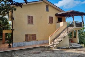 Spaziosa Casa Indipendente con Ampio Terreno