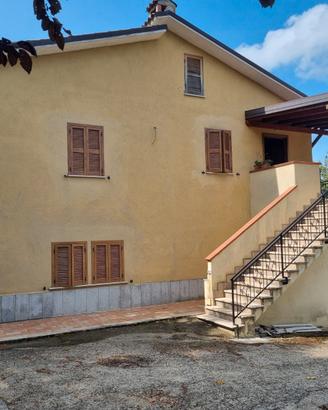 Spaziosa Casa Indipendente con Ampio Terreno