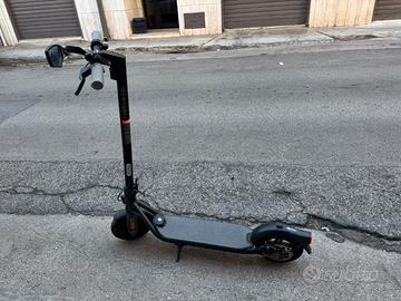 Monopattino elettrico NINEBOT by Segway F25E