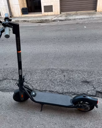 Monopattino elettrico NINEBOT by Segway F25E