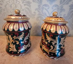 Coppia di vasi decorativi in ceramica a lustro