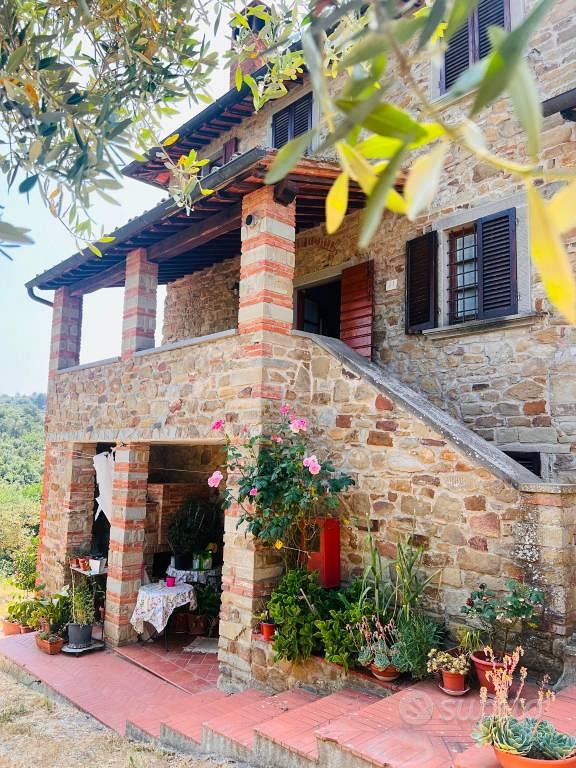 Villa di 1250 m² con più di 5 locali a Arezzo - Vista 3