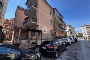 3 LOCALI A AVERSA