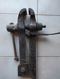 morsa antica a gambo da fabbro