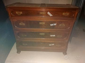 cassettone antico con marmo bianco sopra