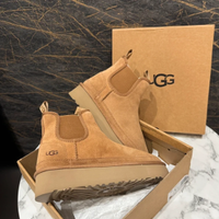 UGG Neumel Platform Chelsea 40