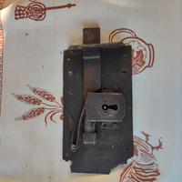 Serrature vecchie in ferro battuto