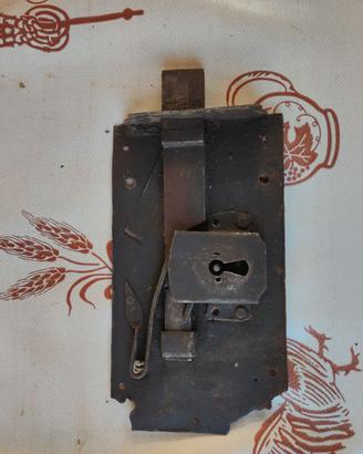 Serrature vecchie in ferro battuto