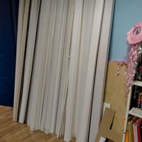 Cornici , battiscopa , mostre per porte bianche