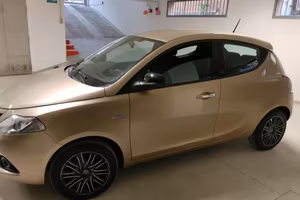 lancia y