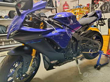 Yamaha R 1