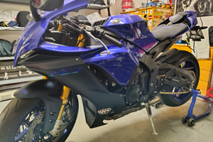 Yamaha R 1