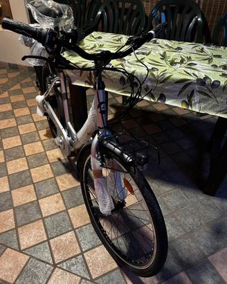 Bicicletta elettrica nuova, mai utilizzata.