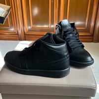 Air Jordan 1 Mid Black