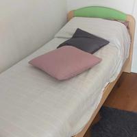 letto singolo con materasso e copi