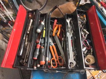 attrezzature per officina auto e moto
