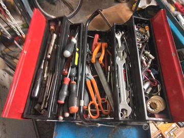 attrezzature per officina auto e moto