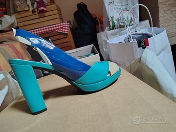 Sandalo blu e azzurro