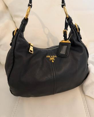 Prada, hobo a spalla in pelle morbida