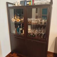 credenza bassa e vetrinetta in legno massello