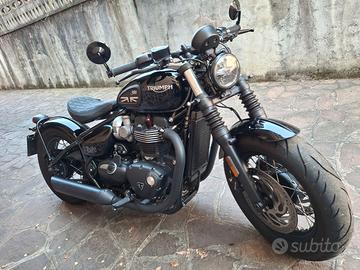 TRIUMPH BONNEVILLE BOBBER BLACK 1200