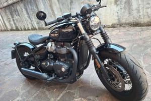 TRIUMPH BONNEVILLE BOBBER BLACK 1200