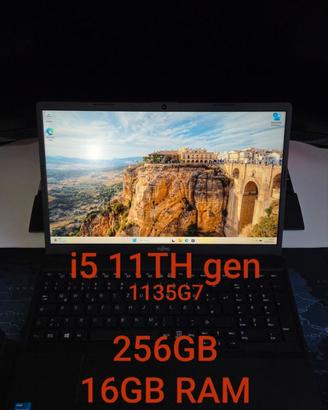 Fujitsu Lifebook A3511 i5 - 16GB RAM - 256GB SSD