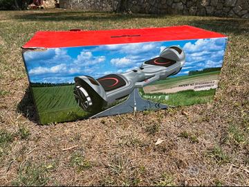 Hoverboard elettrico con grafica colorata
