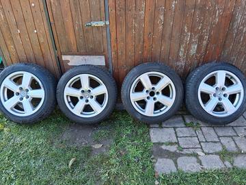 Cerchi con gomme invernali audi