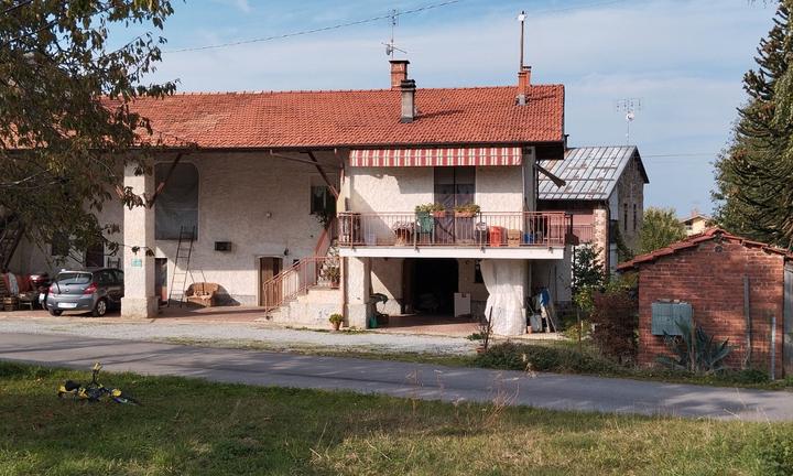 Rustico con terreno agricolo