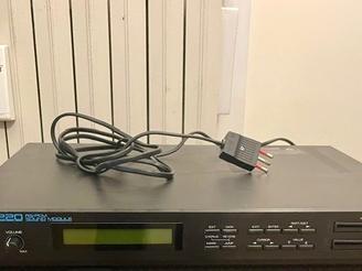 Expander ROLAND U 220