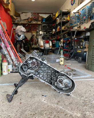 Carter motore piaggio braccio corto