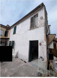 Immobile in asta di 203 m² con più di 5 locali a S