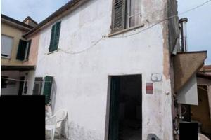 Immobile in asta di 203 m² con più di 5 locali a S