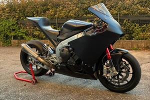Yamaha R1 solo pista anno 2005