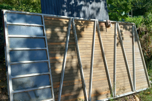 Portone in ferro e legno