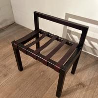 Porta valigie in rovere tinto wengé e pelle
