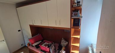 armadio a ponte  con doppio letto e libreria 