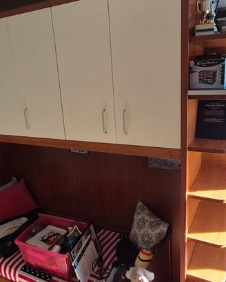 armadio a ponte  con doppio letto e libreria 
